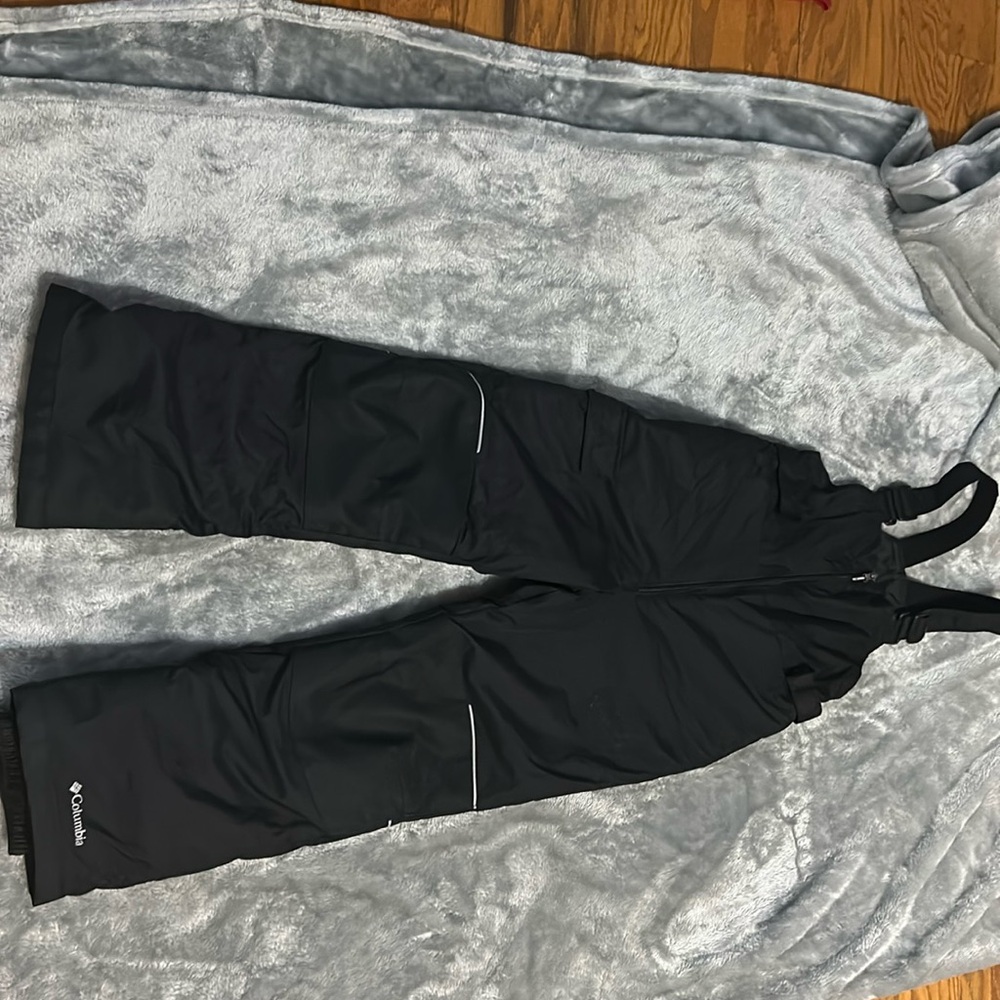 Columbia snow bib with internal pant grow system